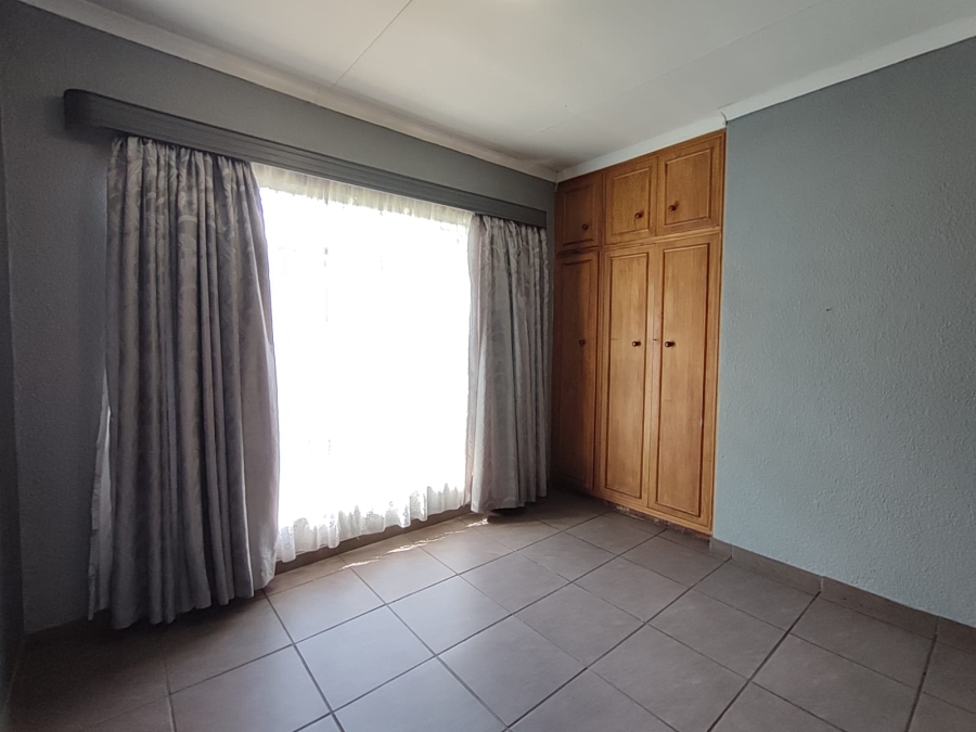 4 Bedroom Property for Sale in Lourenspark North West